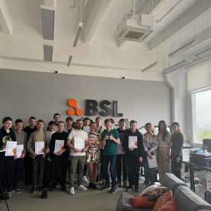 Наши резиденты проходят стажировку в ИТ-компании BSL - КИБЕРшкола программирования для детей, компьютерные курсы для школьников, начинающих и подростков - KIBERone г. Сертолово