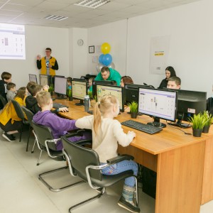 Новый класс в развлекательном центре города Томска! Скоро открытие! - КИБЕРшкола программирования для детей, компьютерные курсы для школьников, начинающих и подростков - KIBERone г. Сертолово